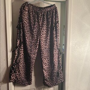 Beautiful leopard sweatpants wide leg